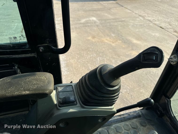 image for item OF9892 2017 Caterpillar 308E2 CR mini excavator