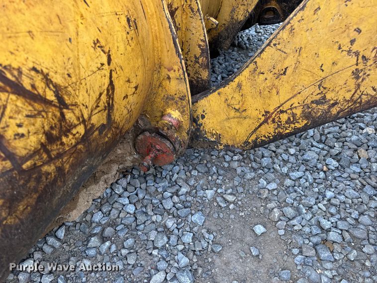 image for item OF9893 1995 Caterpillar  953B track loader