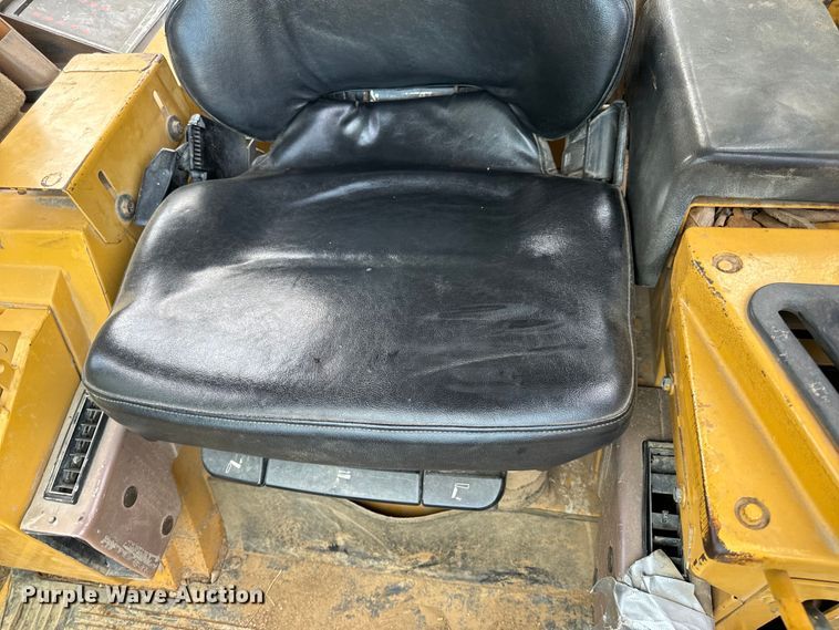 image for item OF9893 1995 Caterpillar  953B track loader