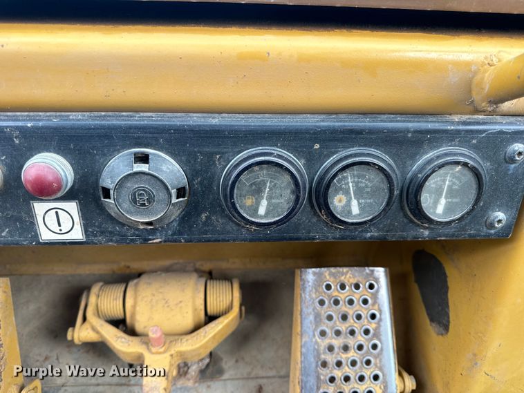 image for item OF9893 1995 Caterpillar  953B track loader