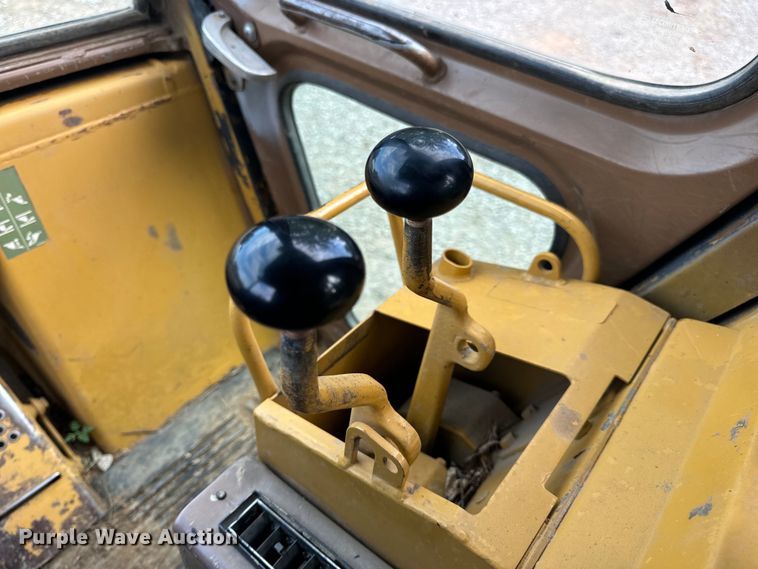 image for item OF9893 1995 Caterpillar  953B track loader