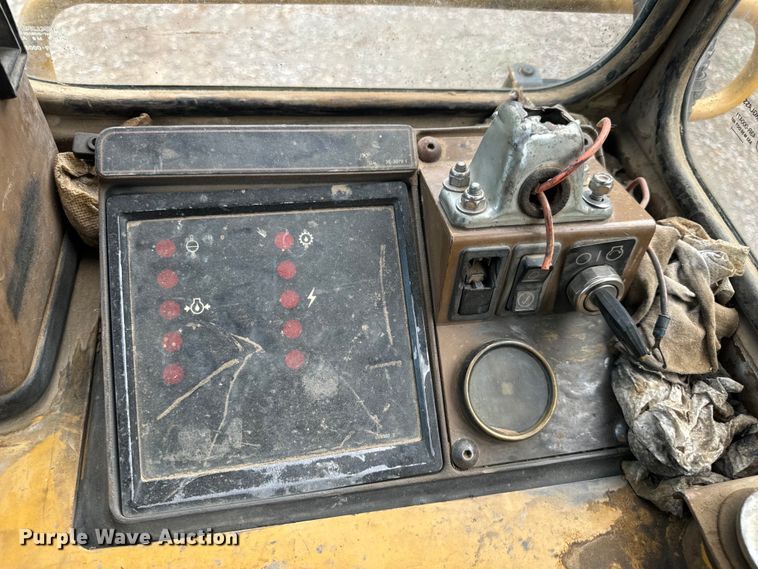 image for item OF9893 1995 Caterpillar  953B track loader