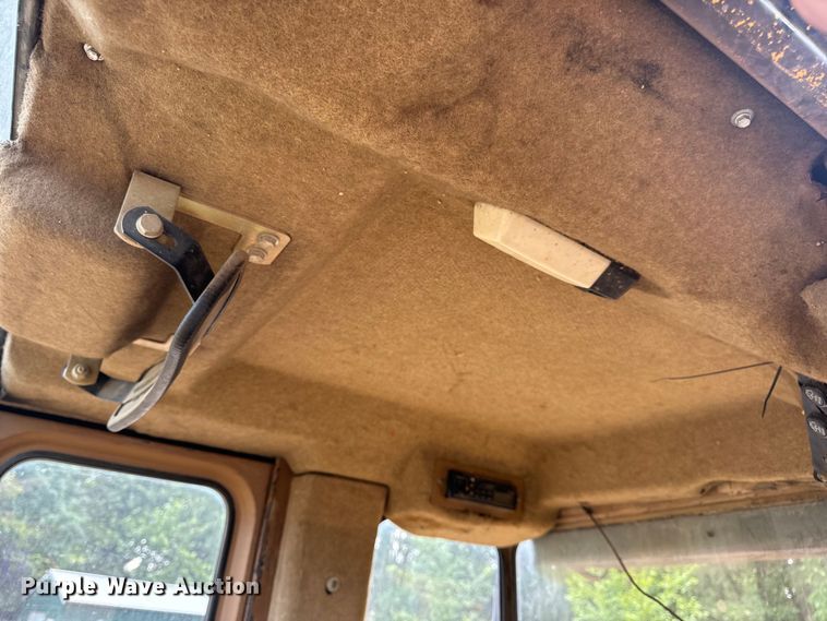 image for item OF9893 1995 Caterpillar  953B track loader