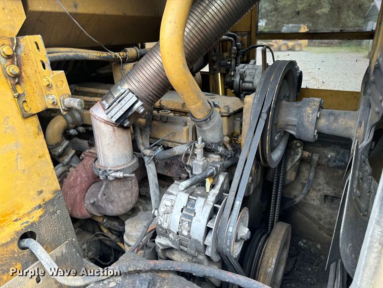 image for item OF9893 1995 Caterpillar  953B track loader