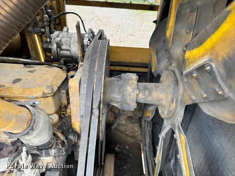 image for item OF9893 1995 Caterpillar  953B track loader
