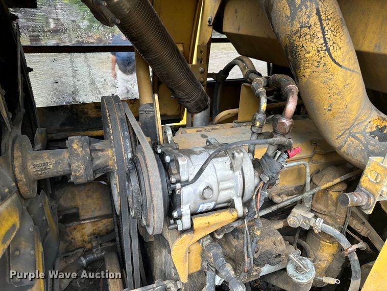 image for item OF9893 1995 Caterpillar  953B track loader