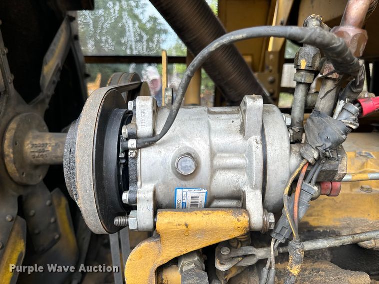 image for item OF9893 1995 Caterpillar  953B track loader