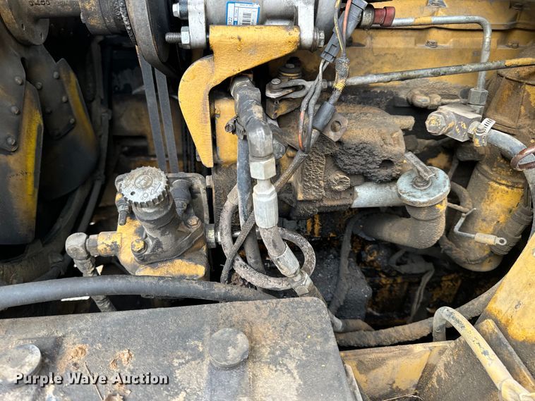 image for item OF9893 1995 Caterpillar  953B track loader