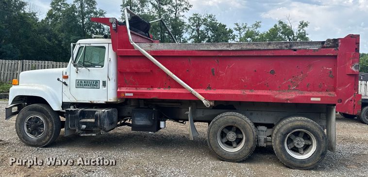 image for item OF9897 1997 International  2574 dump truck