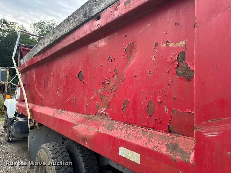 image for item OF9897 1997 International  2574 dump truck