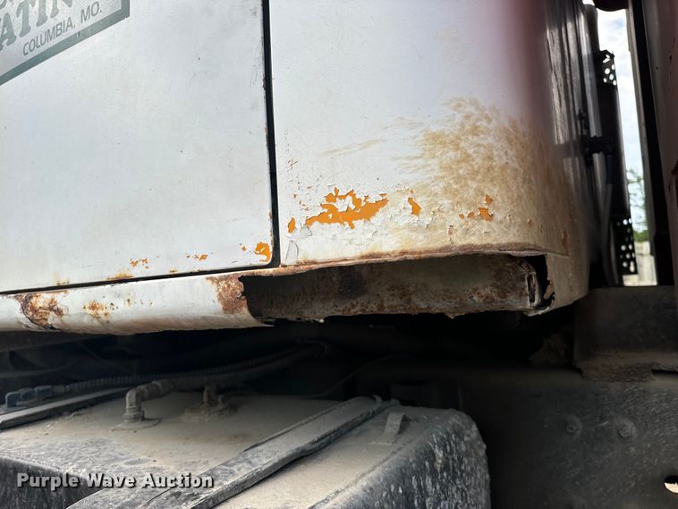 image for item OF9897 1997 International  2574 dump truck