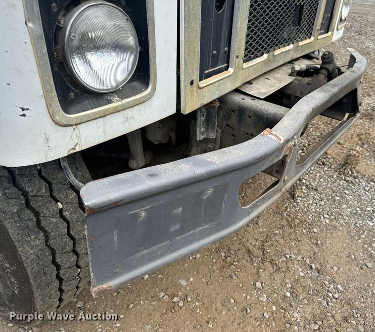 image for item OF9897 1997 International  2574 dump truck