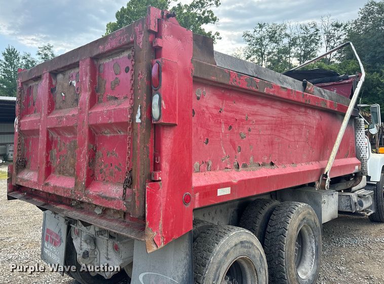 image for item OF9897 1997 International  2574 dump truck