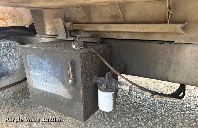 image for item OF9897 1997 International  2574 dump truck