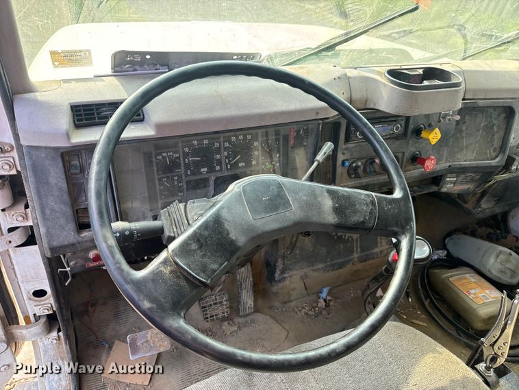 image for item OF9897 1997 International  2574 dump truck