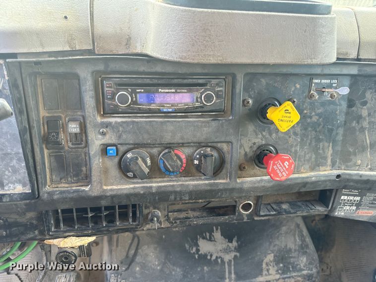 image for item OF9897 1997 International  2574 dump truck