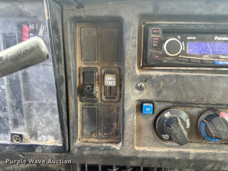 image for item OF9897 1997 International  2574 dump truck