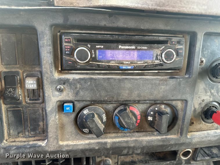 image for item OF9897 1997 International  2574 dump truck