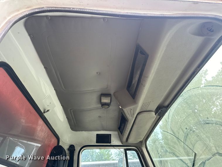 image for item OF9897 1997 International  2574 dump truck