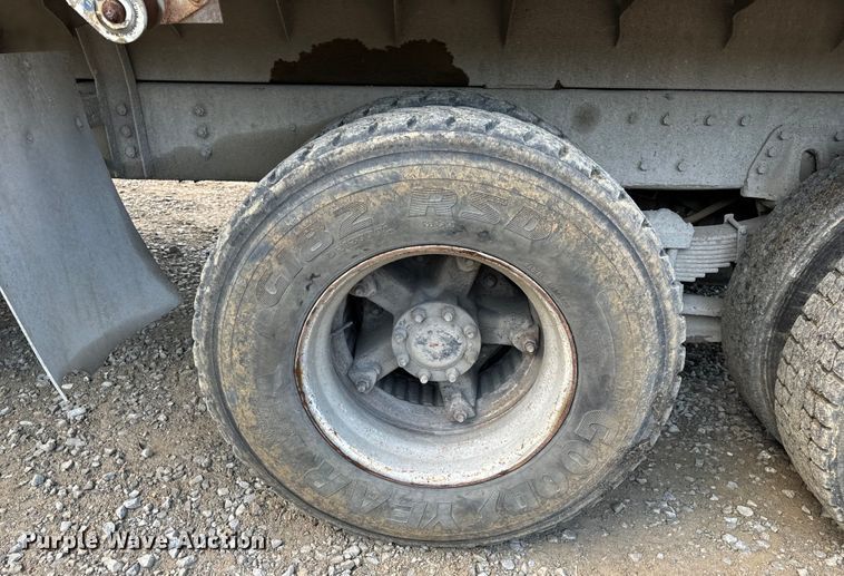 image for item OF9897 1997 International  2574 dump truck