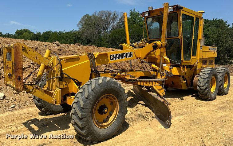 image for item OF9906 1985 Champion 730A motor grader