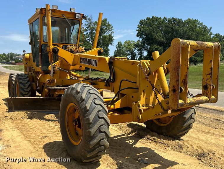 image for item OF9906 1985 Champion 730A motor grader