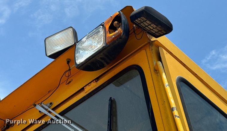 image for item OF9906 1985 Champion 730A motor grader