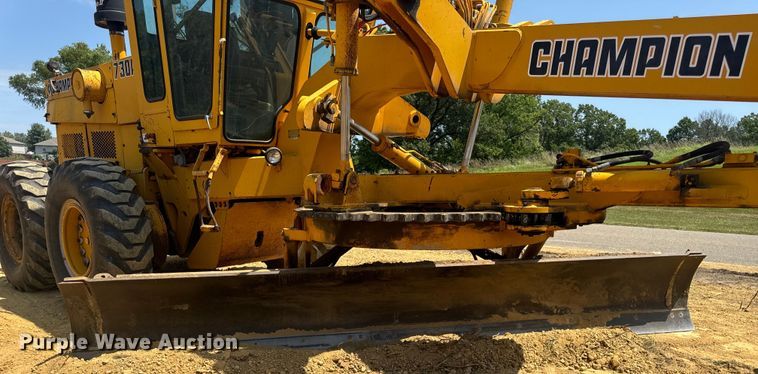 image for item OF9906 1985 Champion 730A motor grader