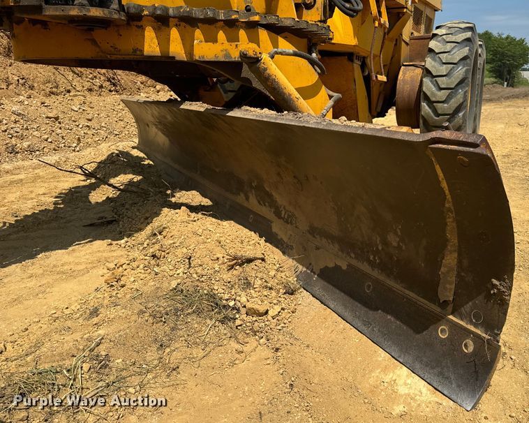 image for item OF9906 1985 Champion 730A motor grader