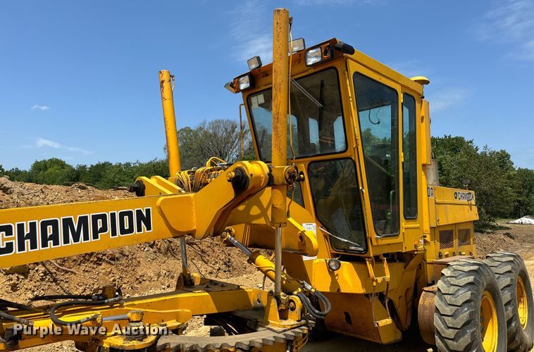 image for item OF9906 1985 Champion 730A motor grader