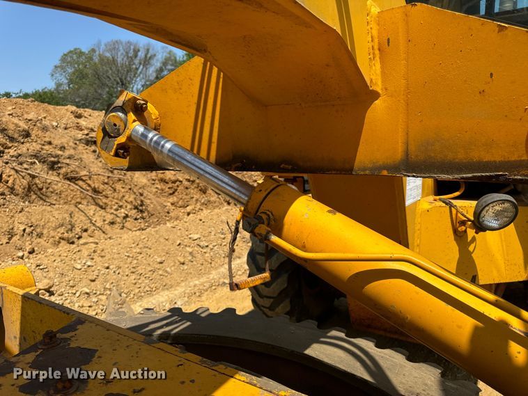 image for item OF9906 1985 Champion 730A motor grader