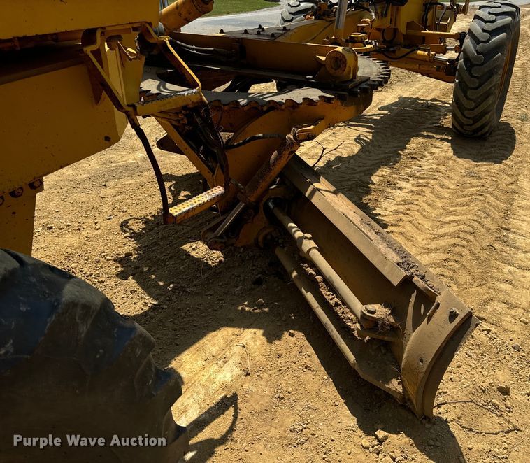 image for item OF9906 1985 Champion 730A motor grader