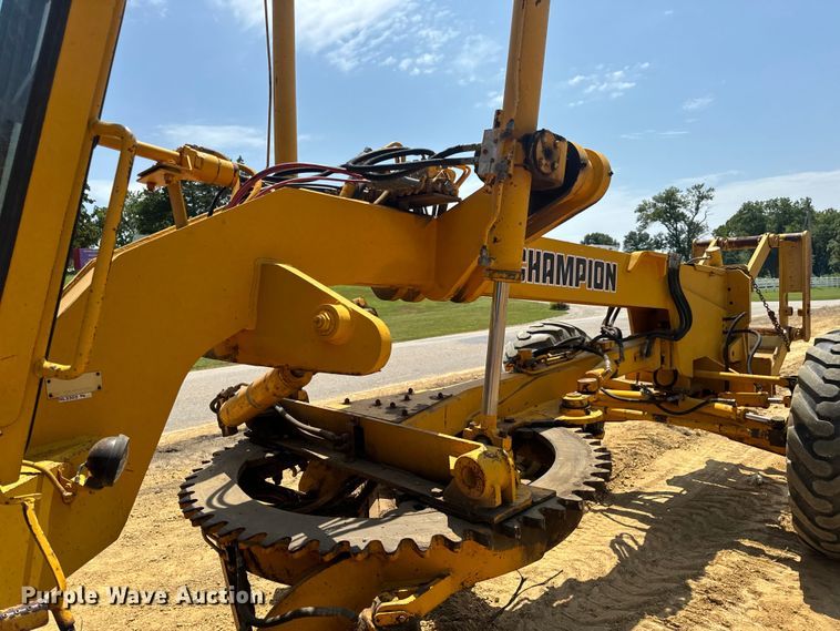 image for item OF9906 1985 Champion 730A motor grader