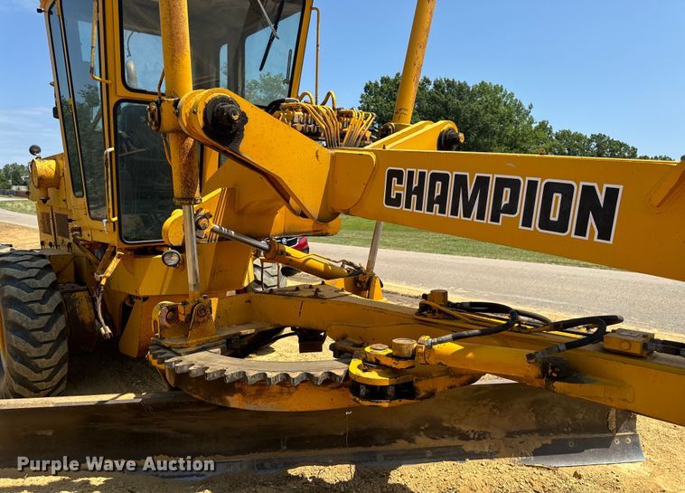 image for item OF9906 1985 Champion 730A motor grader
