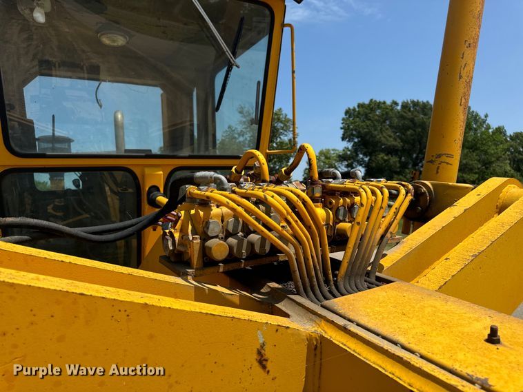 image for item OF9906 1985 Champion 730A motor grader