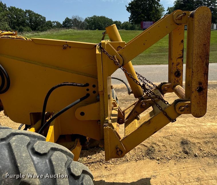 image for item OF9906 1985 Champion 730A motor grader