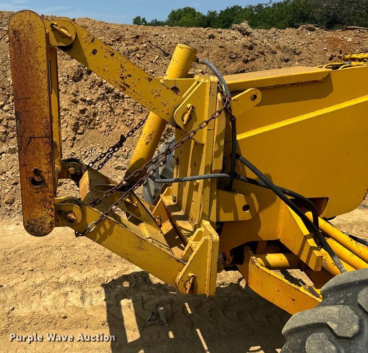 image for item OF9906 1985 Champion 730A motor grader