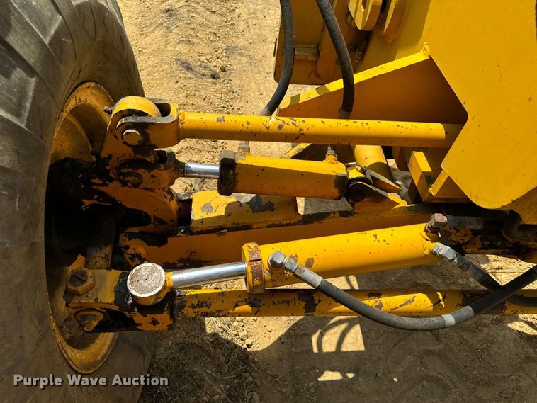 image for item OF9906 1985 Champion 730A motor grader