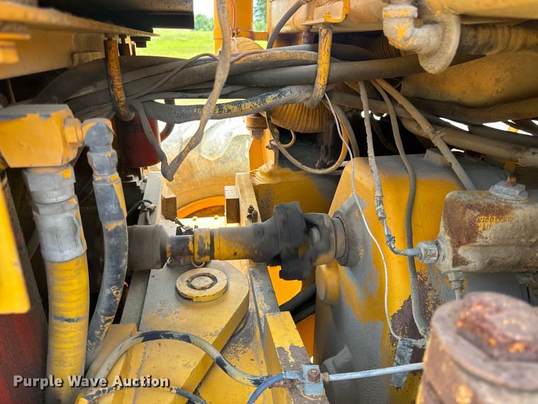 image for item OF9906 1985 Champion 730A motor grader