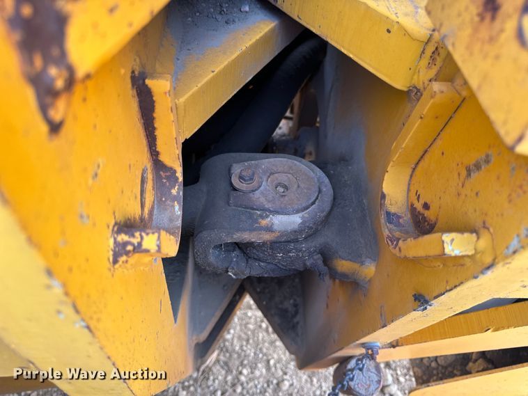 image for item OF9906 1985 Champion 730A motor grader