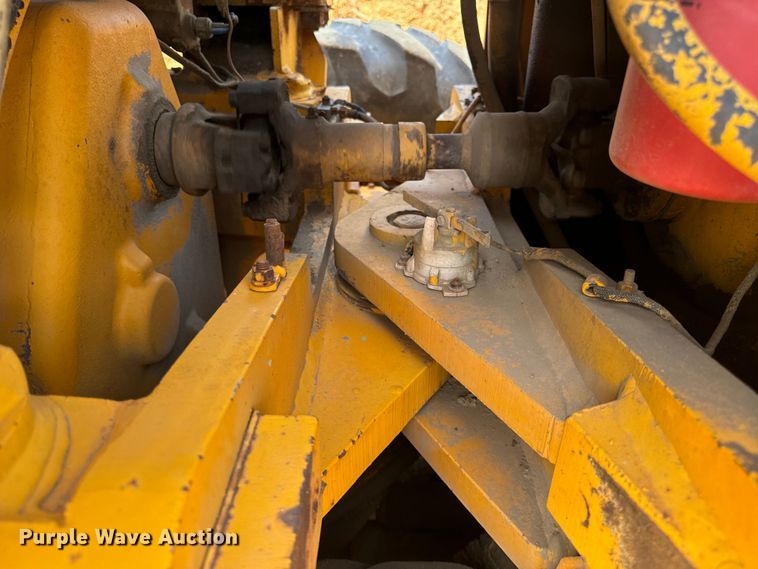 image for item OF9906 1985 Champion 730A motor grader