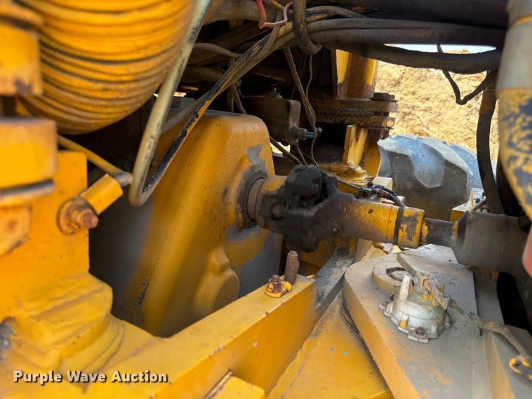 image for item OF9906 1985 Champion 730A motor grader
