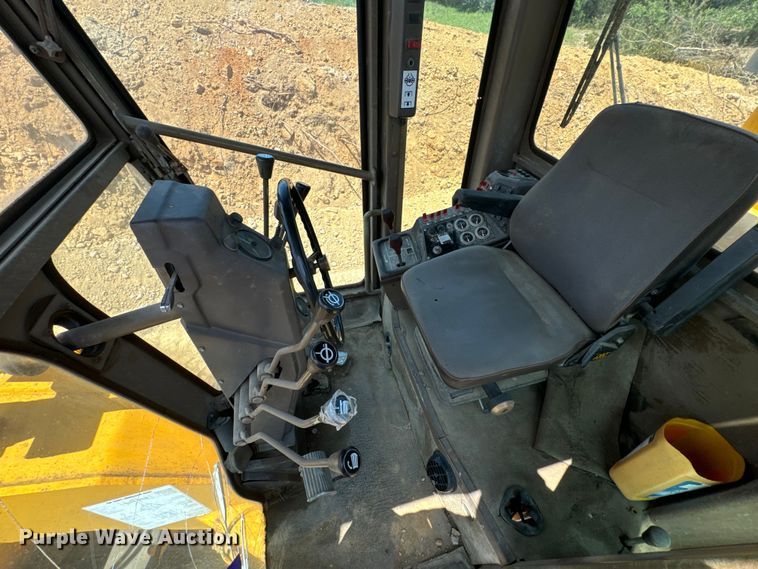 image for item OF9906 1985 Champion 730A motor grader