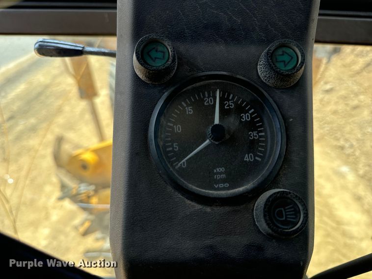 image for item OF9906 1985 Champion 730A motor grader