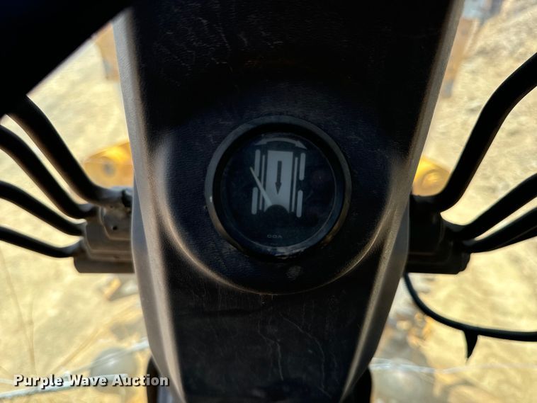 image for item OF9906 1985 Champion 730A motor grader