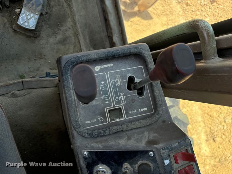 image for item OF9906 1985 Champion 730A motor grader