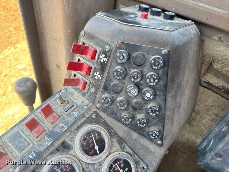 image for item OF9906 1985 Champion 730A motor grader