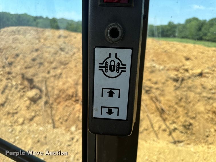 image for item OF9906 1985 Champion 730A motor grader