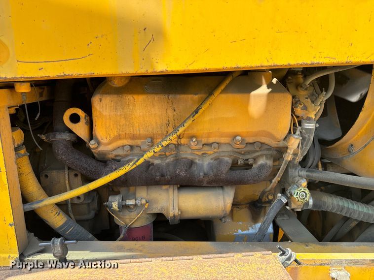 image for item OF9906 1985 Champion 730A motor grader