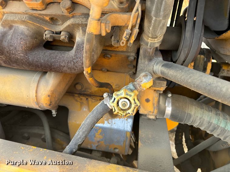 image for item OF9906 1985 Champion 730A motor grader